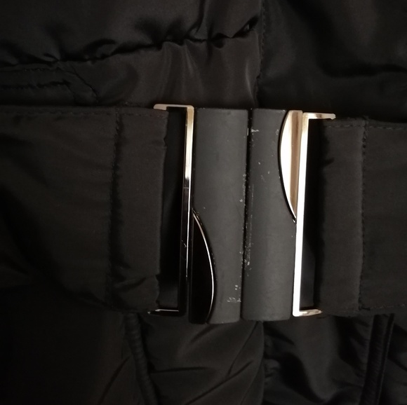 *SOLD* Woman's Black Faux Fur Winter Coat - Picture 4 of 8